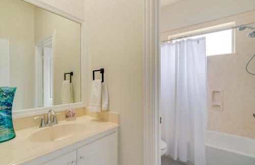 Spacious and Modern Home in Montgomery with Deck! - Foto 19