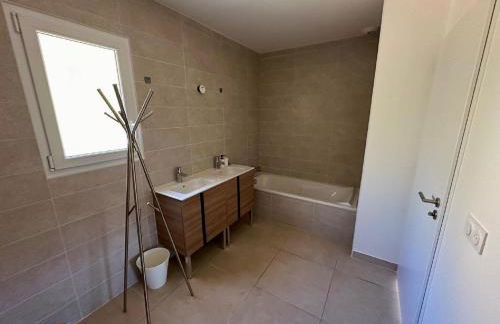 Villa L'esquirol With View and Pool - Foto 40