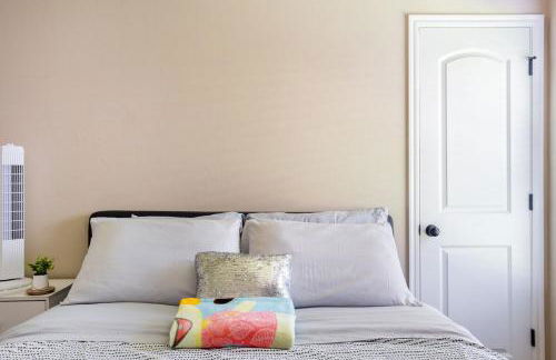 Cheerful 3 Bdrm space, 2 bath!. You gotta love it! - Photo 21