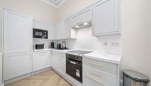 Large 4 Bed Property - Sleeps 8 - Perfect for Long Stays - 30 Sec Walk to Subway - 5 Min Drive to Glasgow City Centre - Foto 4