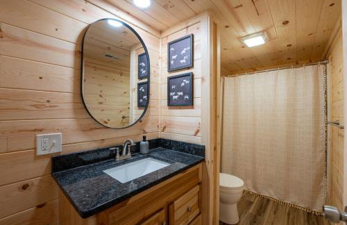 The Wilderness Cabin - Shenandoah Getaway - HotTub, Arcade, RiverAccess - Foto 47