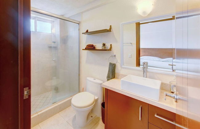 Beautiful Condo With Pool and Close to the Beach - Photo 8