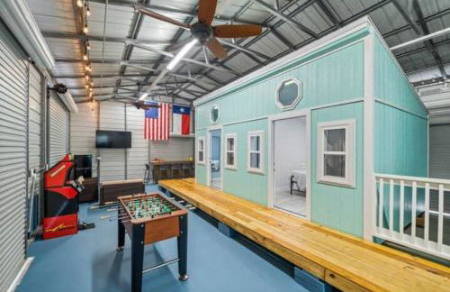 Gorgeous Home with Huge Private Pool and Game Room - Foto 43