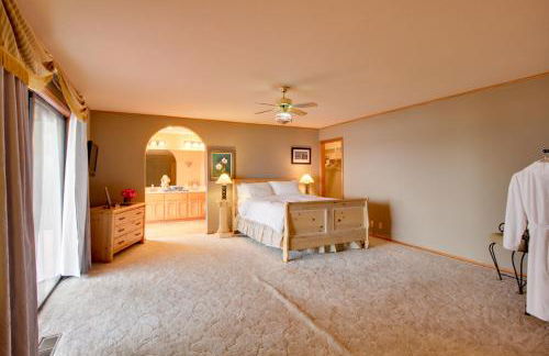 Spacious Kelseyville Home with Large Lakefront Deck! - Foto 12