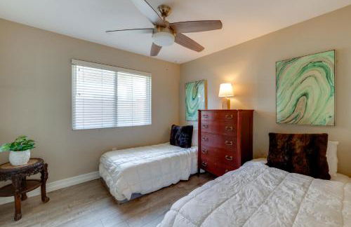 Lakefront Living! Huge Phoenix Home with Pool Table - Foto 15