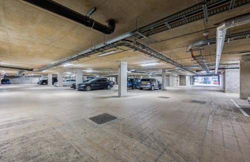 Penthouse Apartment - City Centre - Secure Parking, Balcony, Self-Check-In, Fast Wifi and Smart TV with Netflix by Yoko Property - Photo 28