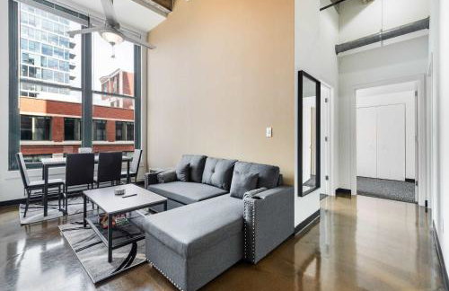 West Loop - City Views With In & Out Parking 2 - Photo 1