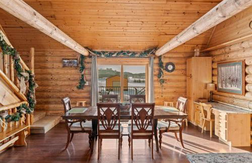Spacious 4BR Cabin • Sleeps 12 • Games •Near Dells - Foto 11