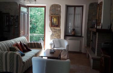 Refurbished 3 Bedroom Farmhouse in Emilia - Photo 5