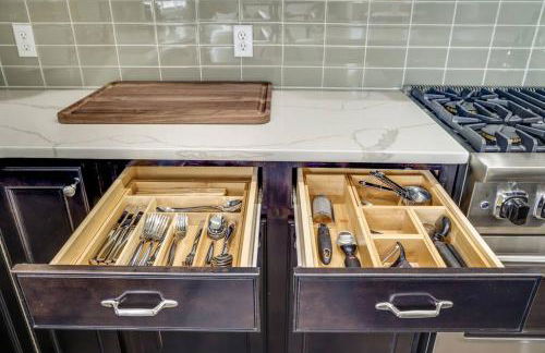 Lumber Barons Detroit Brush Park Penthouse 3BR 2 Kings 1 Queen 2 Baths 1 Car Garage - Photo 28