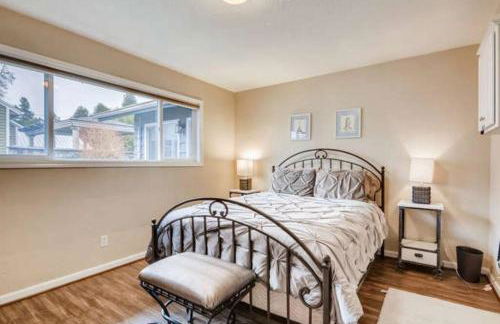 Beautiful 2 Bedroom Unit w/ FAST FREE WIFI - Photo 10