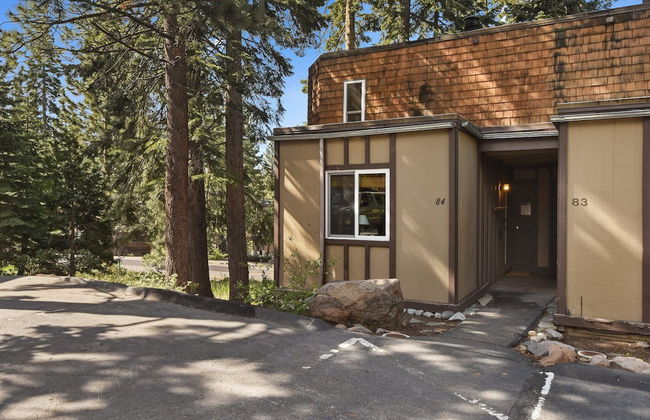 Tahoe City Getaway Minutes From Lake and Activities - Photo 27