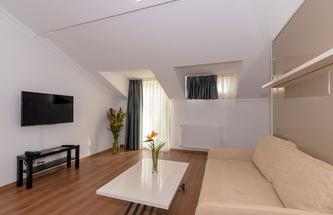 Joy Suites - Photo 37