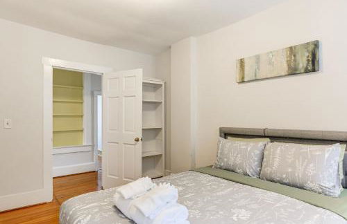 Walk Downtown Takoma Park Escape with Large Yard! - Foto 13