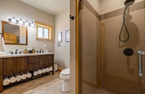 The Yellowstone - Spacious Wapiti Valley Cabin with Stunning Views! - Foto 17