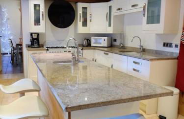 Spacious Ski Chalet In Traditional French Village, sleeps 8, Four Star with fibre broadband - Photo 10