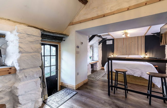 Host Stay The Hideaway - Photo 2