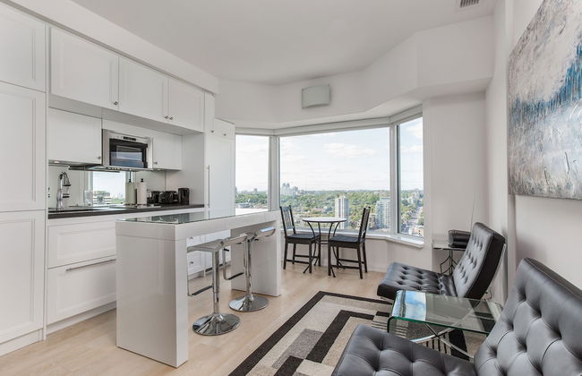 QuickStay - Chic in Yorkville (Yonge & Bloor) - Photo 1