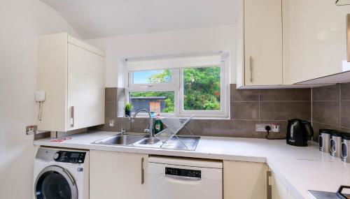 Hanwell 2 bedroom Maisonette by 360Stays - Foto 2