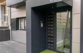 Sleek Apartment with Balcony by HostWise - Foto 25