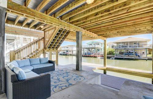 Private Dock and Patio Waterfront Galveston Retreat - Photo 2