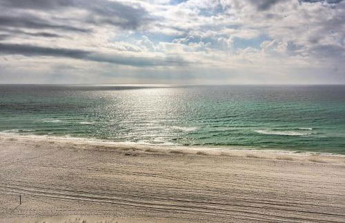Idyllic PCB Condo with Pool Access and Ocean Views! - Foto 23