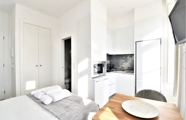 SOPHIA STUDIOS - Photo 13