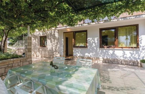 2 Bedroom Amazing Apartment In Kanfanar - Foto 2