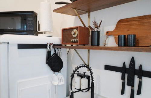 Cozy 1BR Tiny Home near Downtown and NB Rivers - Photo 12