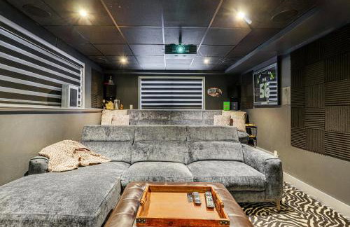 Theater Room and Fire Pit Anchorage Family Retreat - Foto 18