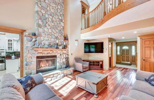 Huge Family Home with Pool - 13 Mi to Lake Michigan! - Foto 3