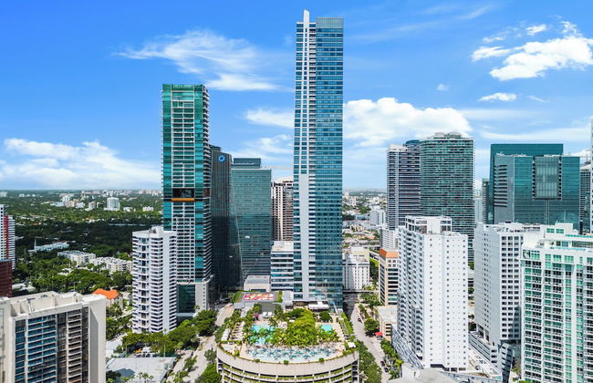 Luxury Condos at Four Seasons - Foto 45