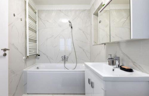 Cozy 2-bedroom house with parking slots - Photo 20