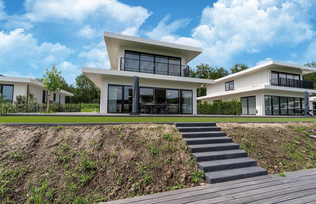 16p Spacious Villa on the Water in Zeewolde - Foto 1