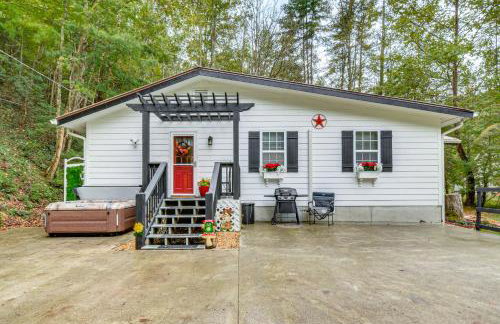 Enchanting Creekside Cottage with Hot Tub - Foto 24