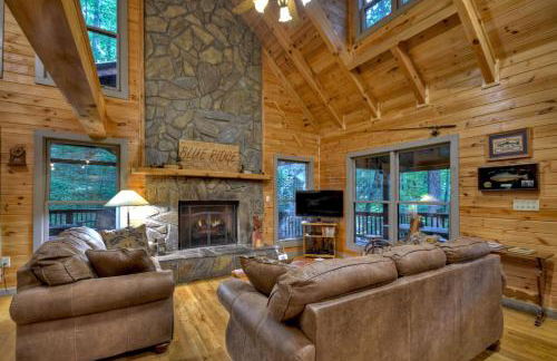 K6 Lodge Gather around the firepit soak in the hot tub and splash in the creek - Foto 3