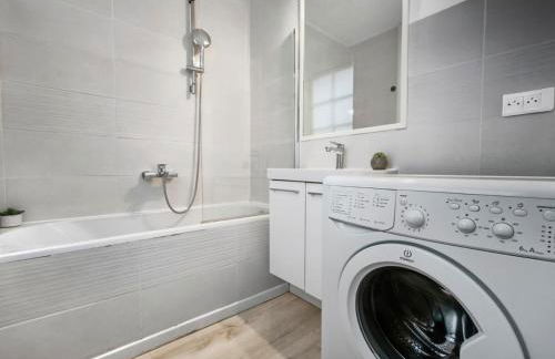 T3 Moderne, spacieux & climatisé - Parking Privé - Foto 43