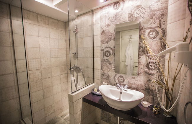 Tholaria Boutique Hotel - Photo 72