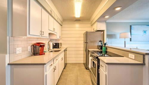 Bright Carolina Beach Condo - Walk to Shore! - Foto 2