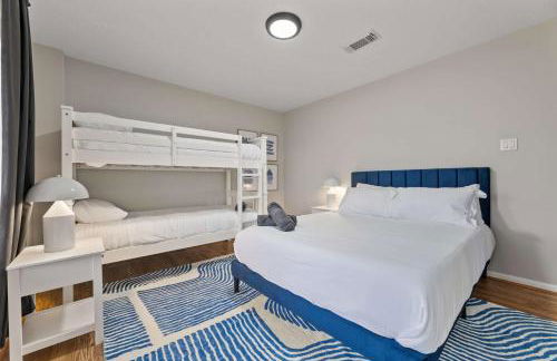 Gorgeous 6BR 3 5 Bth Home with Pool and Game Room - Photo 42