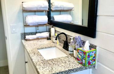 NEW cozy beautiful house with pool and hot tub - Foto 44