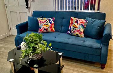 Cozy 2 Bedroom 1 Bathroom Apartment Ideal for Small Group in Koreatown Free Gated Parking Full Kitch - Foto 15