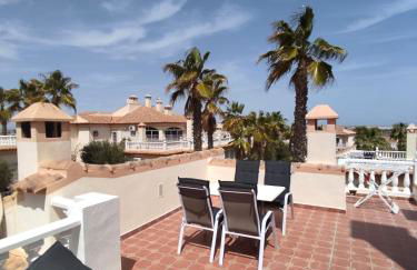 Schönes ruhiges Rooftop Apartment mit großer Dachterrasse - Foto 1