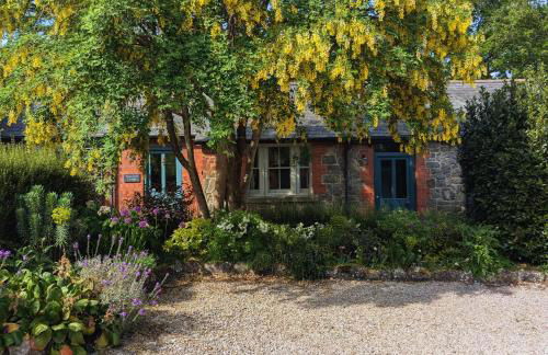 Courtyard Cottage - Photo 93