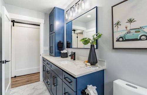 Spacious 3BR Home Sleeps 8 Private Backyard - Foto 12