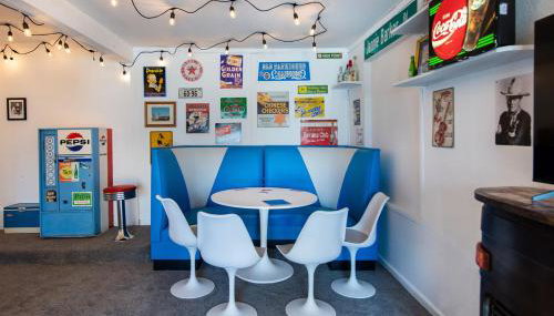 Mid-Century Modern Home - Hot Tub and Game Room - Foto 5