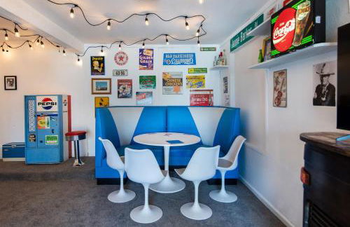 Mid-Century Modern Home - Hot Tub and Game Room - Foto 5