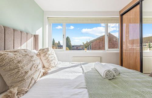 Spacious 4 Bed House in Exhall, Sleeps 7 - Foto 9