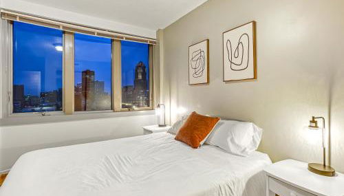 HUGE 2BR Apt Next to Wells Fargo -FREEParking! - Foto 4