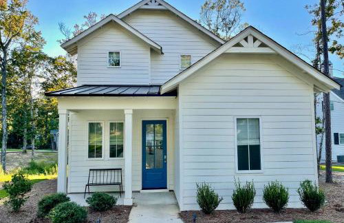 Luxe Lakefront Getaway with Porch and Water View! - Foto 38